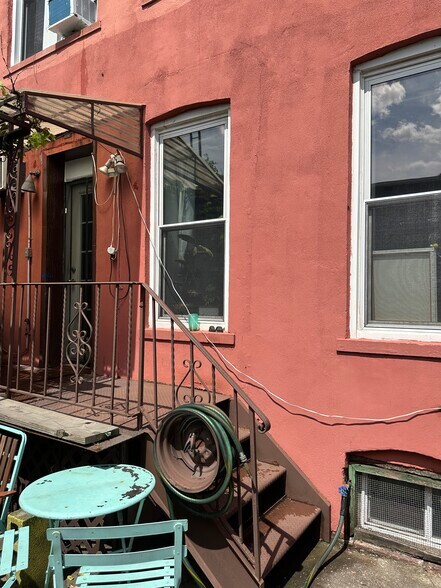 96 Cypress Ct, Brooklyn, NY à vendre - Photo de l’immeuble – Image 3 sur 12