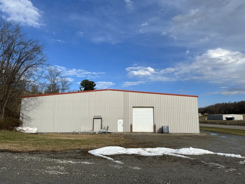 2971 Pittsburgh Rd, Perryopolis, PA à louer - Photo de l’immeuble – Image 2 sur 8