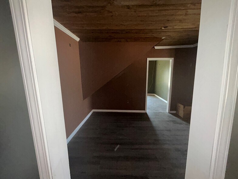 237 E Main St, Yadkinville, NC à vendre - Photo de l’immeuble – Image 2 sur 12