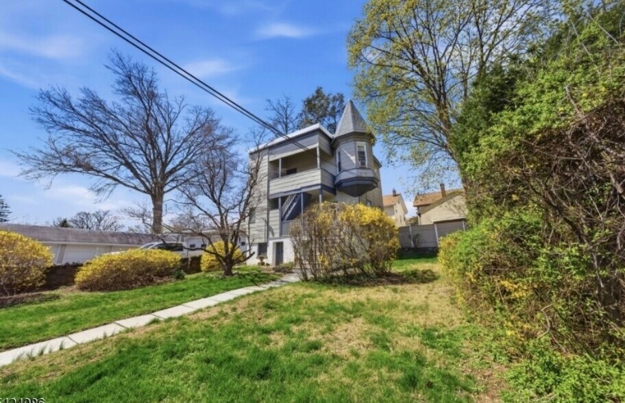 27 Longview St, West Orange, NJ à vendre - Photo de l’immeuble – Image 2 sur 3