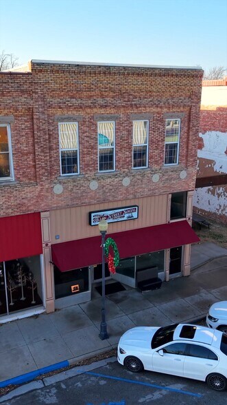 103 N Allen St, Centralia, MO à vendre - Vidéo sur l’annonce professionnelle – Image 2 sur 54