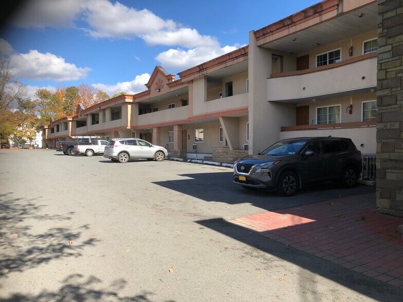 392 Broadway, Monticello, NY à vendre - Photo de l’immeuble – Image 3 sur 6