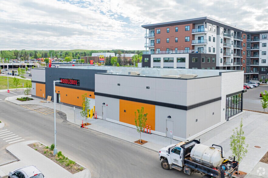 Northland Dr NW, Calgary, AB à vendre - Photo de l’immeuble – Image 3 sur 3