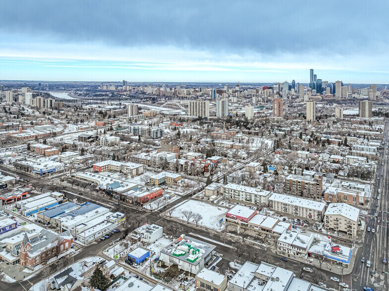 10011 82nd Ave NW, Edmonton, AB à louer - Aérien – Image 3 sur 4
