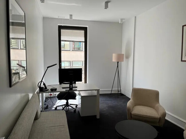 Plus de détails pour 40 Rue La Pérouse, Paris - Bureau à louer
