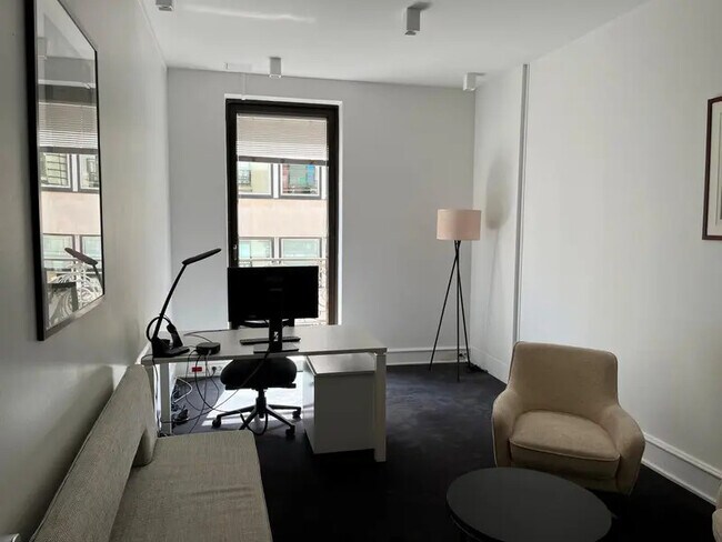 Plus de détails pour 40 Rue La Pérouse, Paris - Coworking à louer
