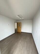 8101-8117 Orion Ave, Van Nuys, CA à louer Photo de l’immeuble– Image 1 sur 5