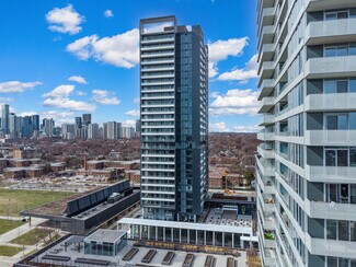 Plus de détails pour 650 Dundas St E, Toronto, ON - Local commercial à louer