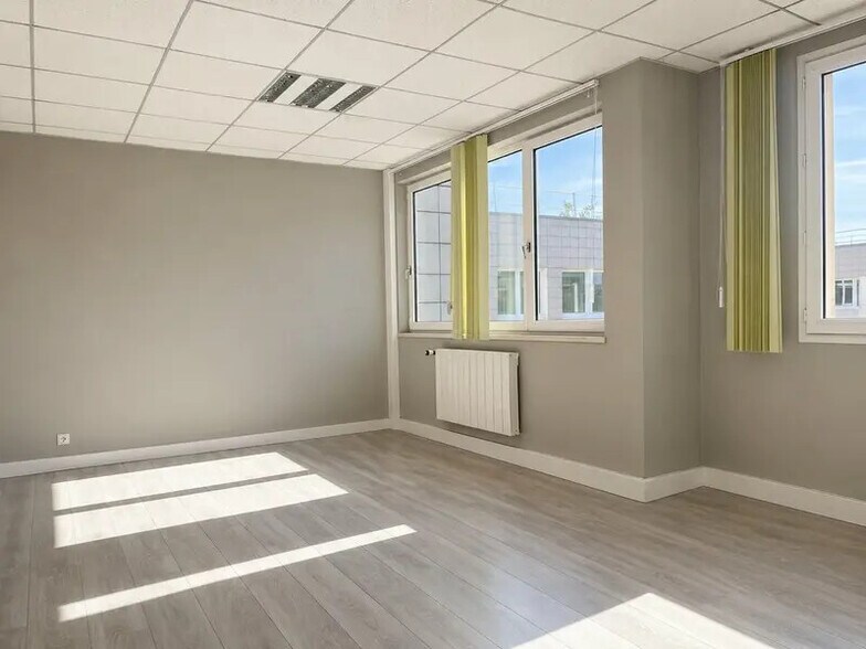 Bureau dans Chenôve à vendre - Photo intérieure – Image 2 sur 14