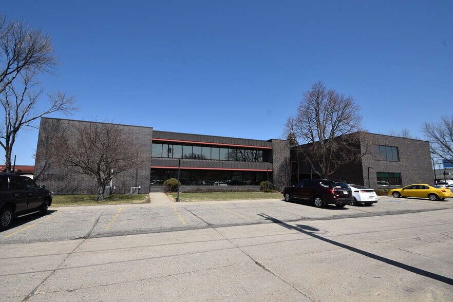 1220 Main Ave, Fargo, ND à vendre - Photo de l’immeuble – Image 3 sur 3