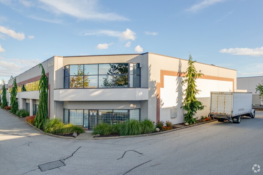 1600-1610 Derwent Way, Delta, BC à vendre - Photo de l’immeuble – Image 2 sur 16