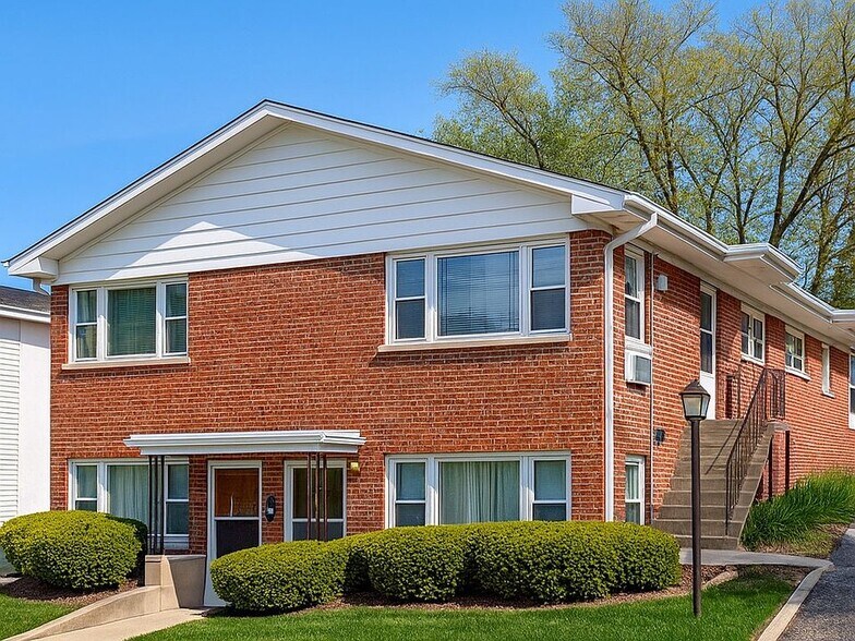 921 College Ave, Wheaton, IL à vendre - Photo de l’immeuble – Image 1 sur 1