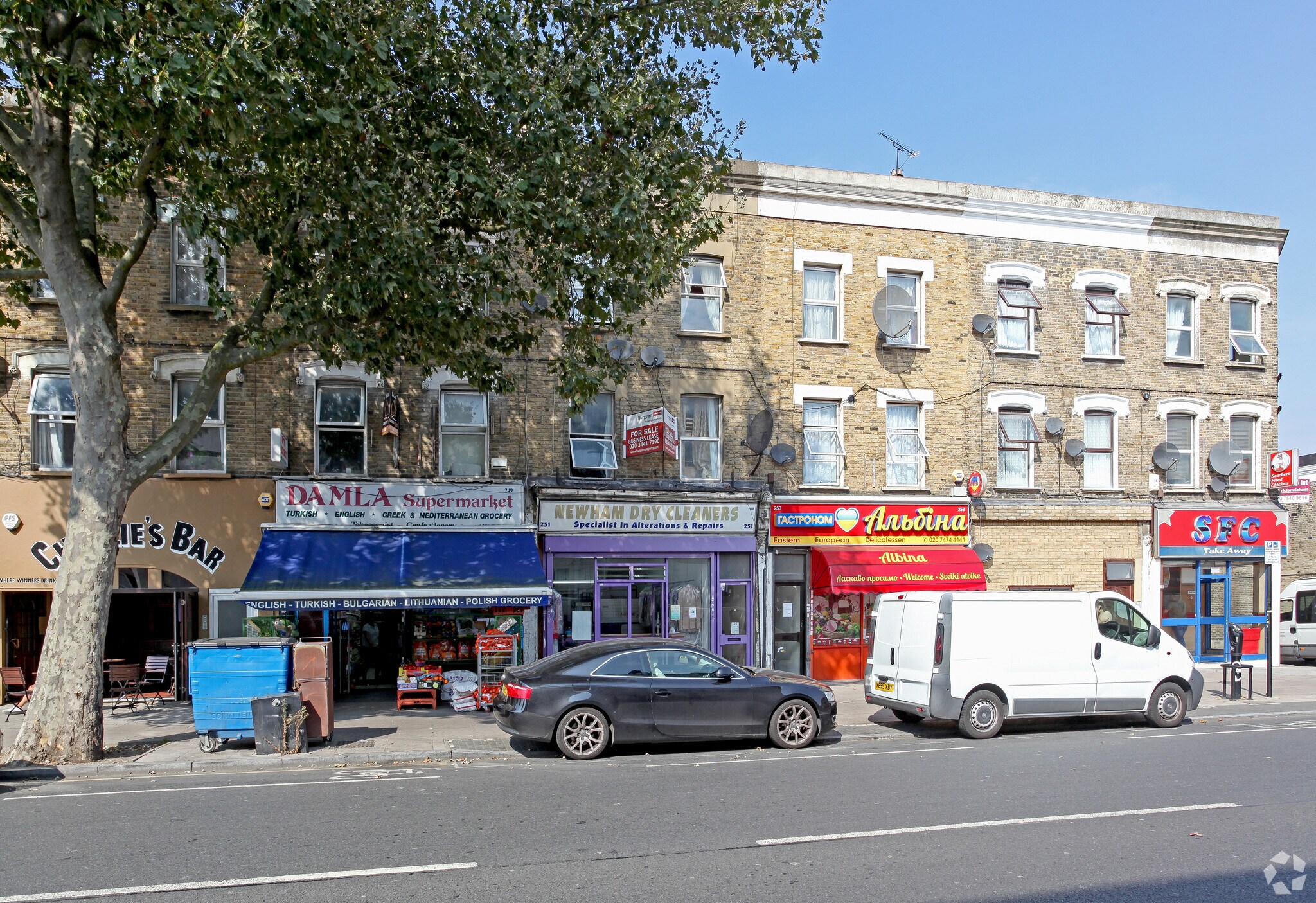 251 Barking Rd, Londres à louer Photo principale– Image 1 sur 28