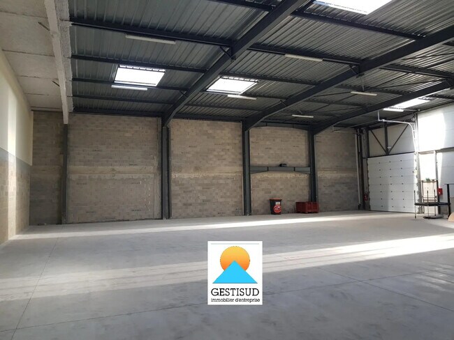 Plus de détails pour Local d'activités à louer