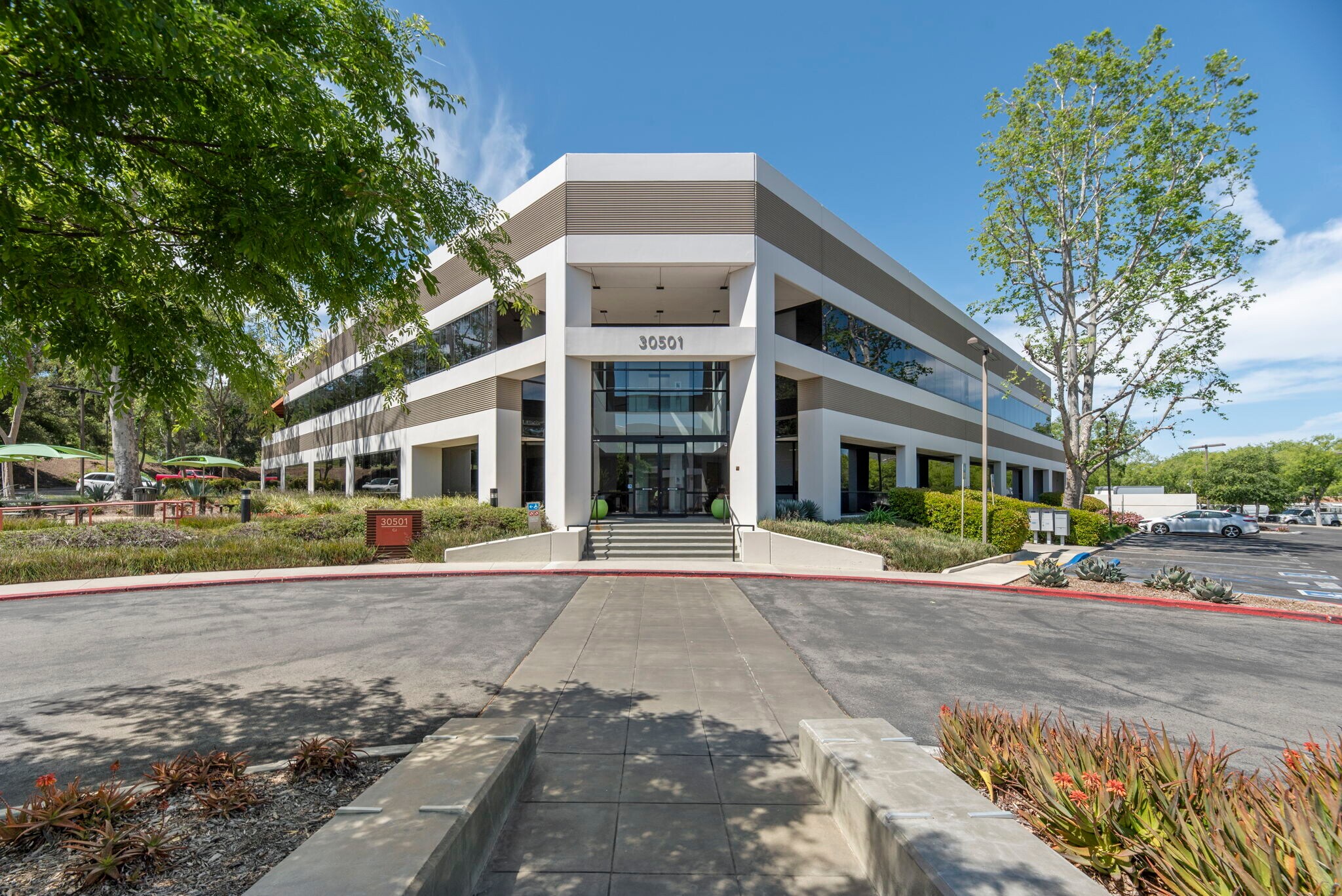 30501 Agoura Rd, Agoura Hills, CA à louer Photo de l’immeuble– Image 1 sur 23