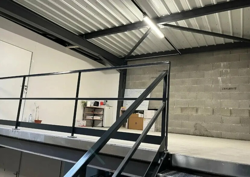 345 Rue De La Noyeraie, Sarcey à louer - Photo de l’immeuble – Image 3 sur 6