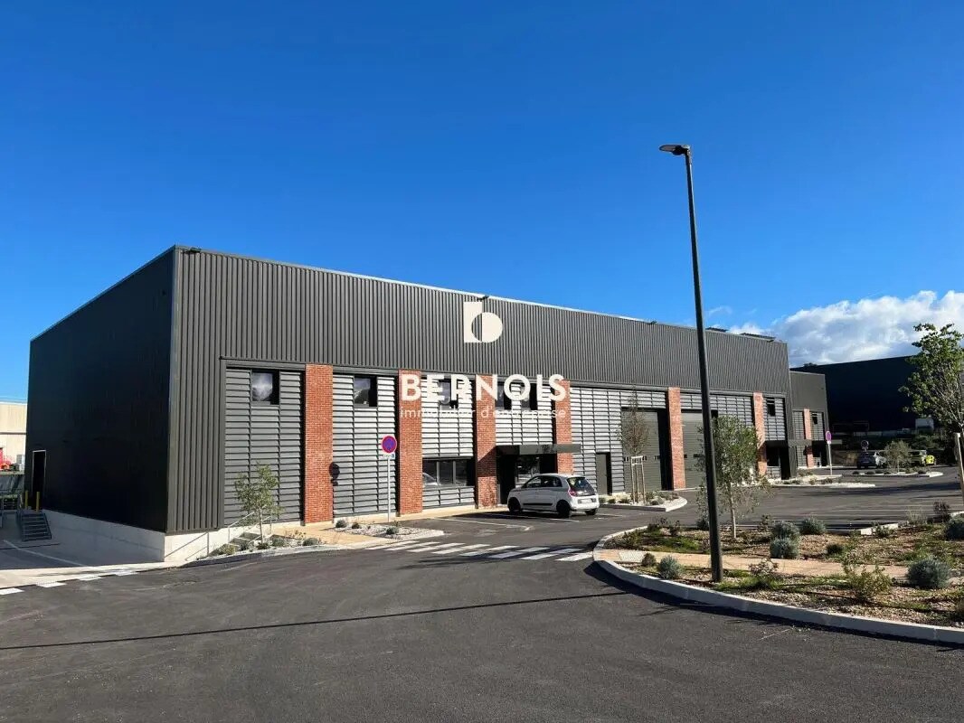 Queue De Sartan, Signes à vendre Photo de l’immeuble– Image 1 sur 12