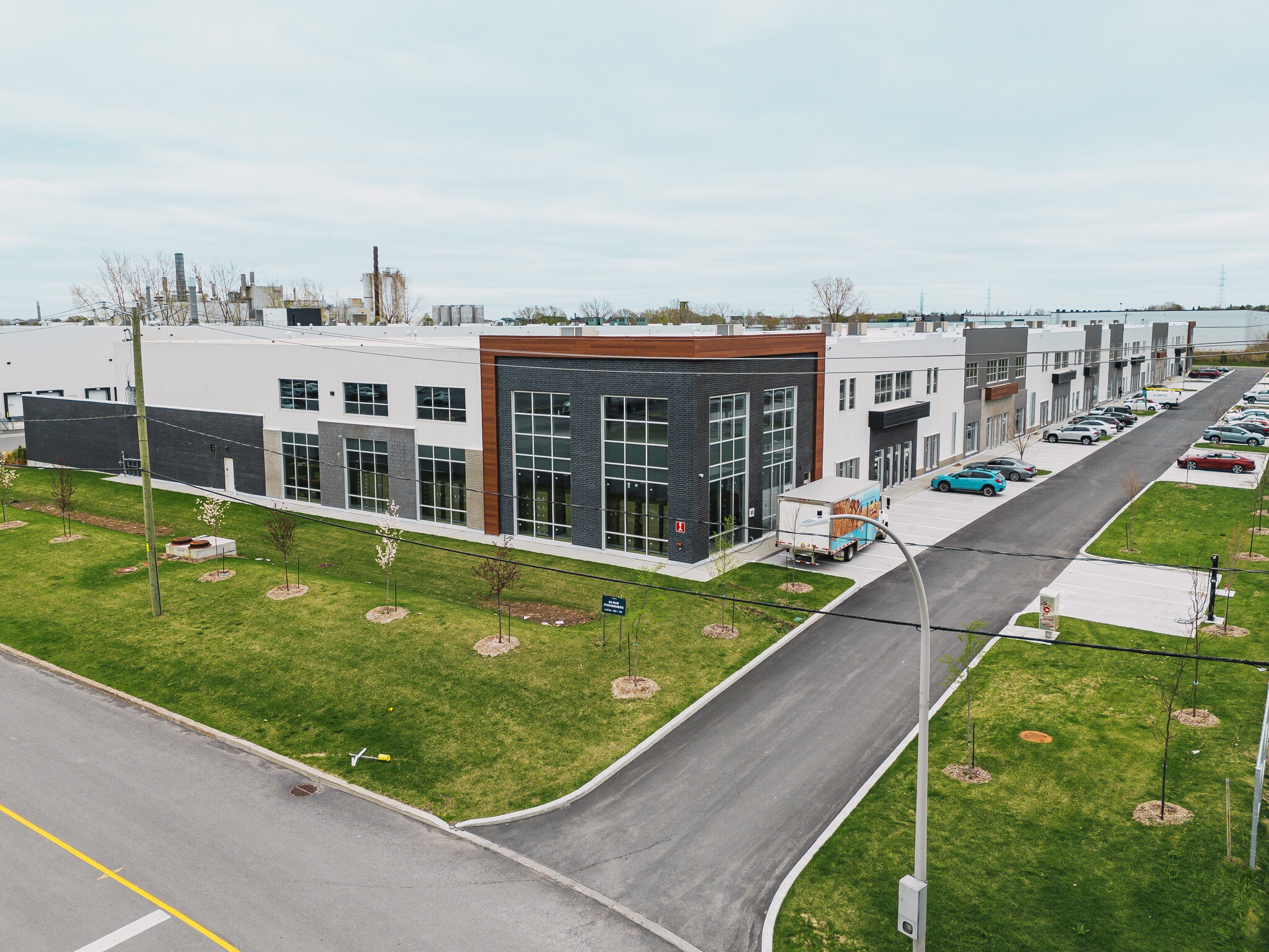 25 D’Inverness, Candiac, QC à louer Photo principale– Image 1 sur 5