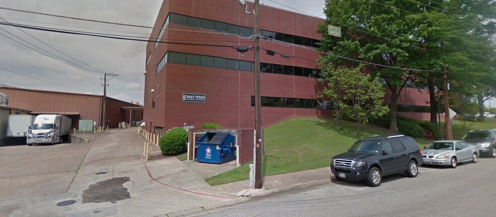 323 E Tyler St, Longview, TX à louer - Photo de l’immeuble – Image 2 sur 3