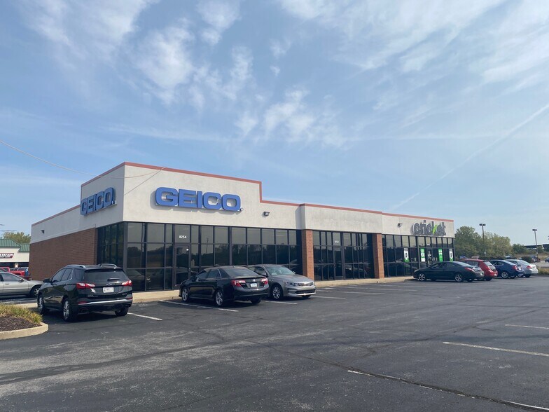 8150-8258 Rockville Rd, Indianapolis, IN à louer - Photo de l’immeuble – Image 3 sur 8