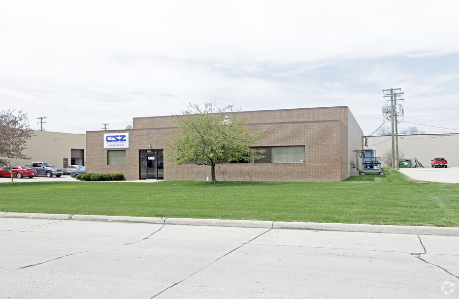 44461 Phoenix Dr, Sterling Heights, MI à louer - Photo principale – Image 1 sur 2