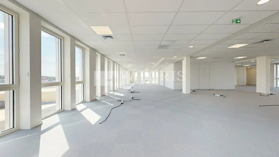 8 A Avenue Simone Veil, Décines-Charpieu à louer Photo principale– Image 1 sur 15