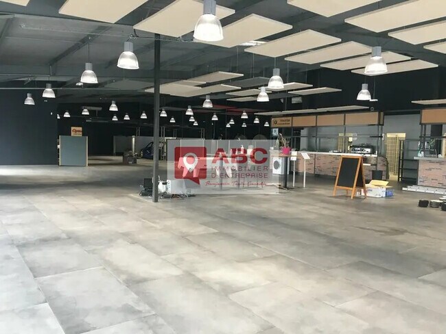 Plus de détails pour Local commercial à vendre