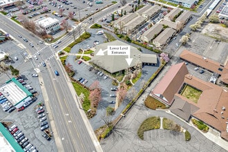 601 Crater Lake Ave, Medford, OR à louer Photo de l’immeuble– Image 1 sur 32