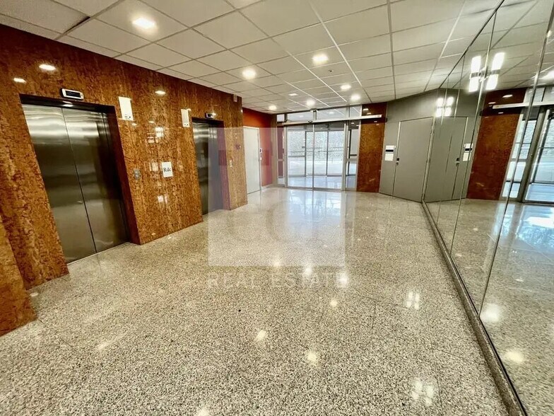 Bureau dans Villeurbanne à louer - Photo de l’immeuble – Image 2 sur 12