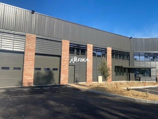 Plus de détails pour Local d’activités à vendre