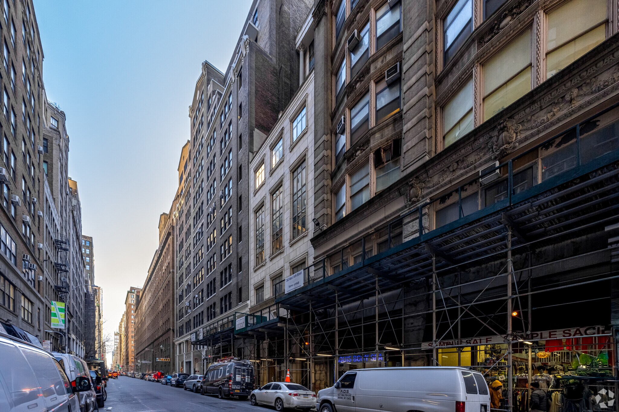 256-258 W 36th St, New York, NY à louer Photo principale– Image 1 sur 6