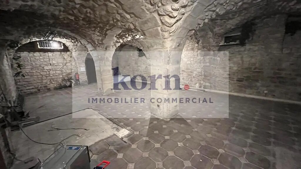 Local commercial dans Paris à louer Photo de l’immeuble– Image 1 sur 9