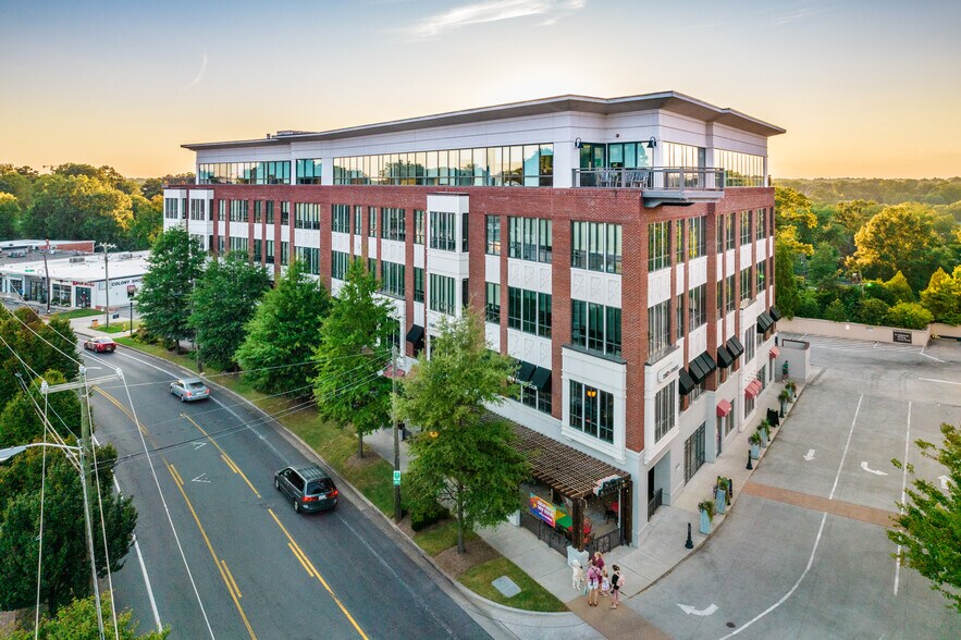 2820 Selwyn Ave, Charlotte, NC à louer - Photo de l’immeuble – Image 2 sur 4