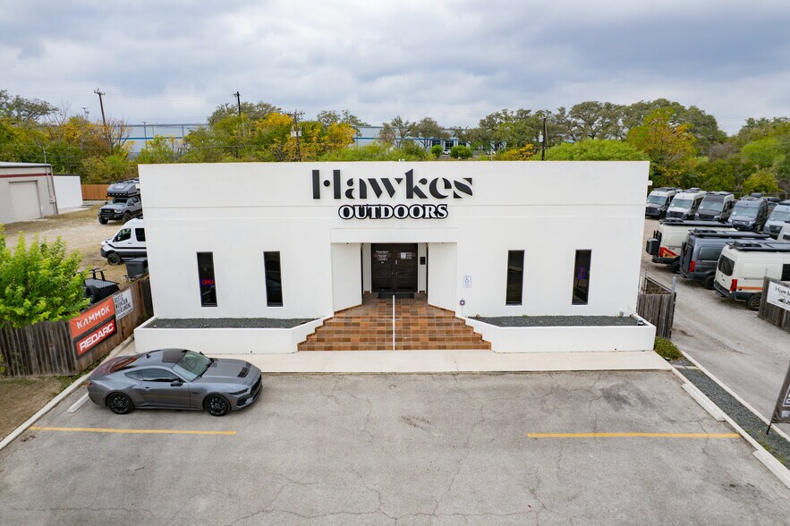 16135 College Oak Dr, San Antonio, TX à vendre - Photo de l’immeuble – Image 2 sur 21