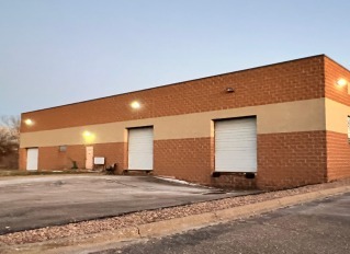 Plus de détails pour 8345 Commerce Dr, Chanhassen, MN - Industriel/Logistique à vendre
