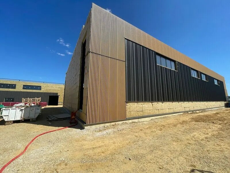 Local d’activités dans Amblainville à louer Photo de l’immeuble– Image 1 sur 5