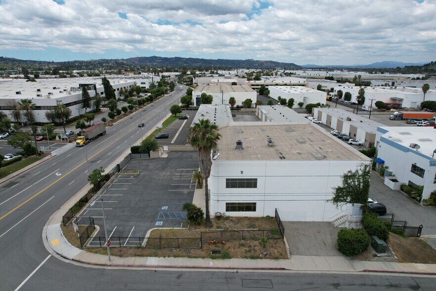 17665 Rowland St, City of Industry, CA à louer - Photo de l’immeuble – Image 3 sur 16