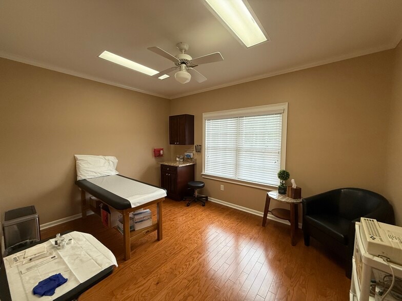 4595 Towne Lake Pky, Woodstock, GA à louer - Photo intérieure – Image 1 sur 46