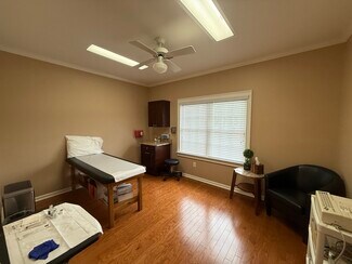 Plus de détails pour 4595 Towne Lake Pky, Woodstock, GA - Bureau à louer