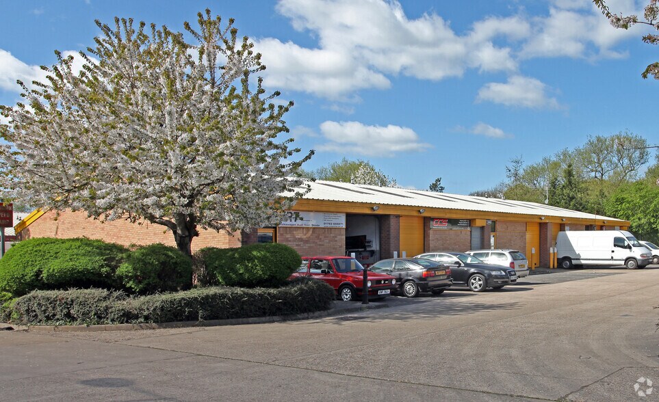 851-860 Plymouth Rd, Slough à louer - Photo de l’immeuble – Image 2 sur 4