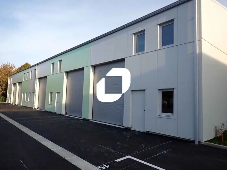 Industriel/Logistique dans Novillers à vendre - Photo de l’immeuble – Image 3 sur 13