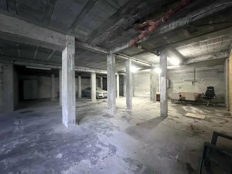 Industriel/Logistique dans Nice à vendre - Photo de l’immeuble – Image 2 sur 9