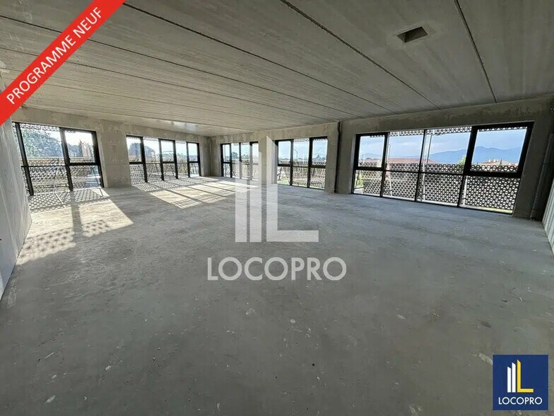 Bureau dans Puget-sur-Argens à vendre - Photo de l’immeuble – Image 3 sur 9