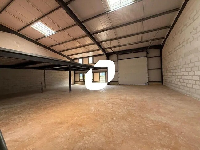 Plus de détails pour 11 Rue De La Richarderie, Marines - Local d'activités à louer