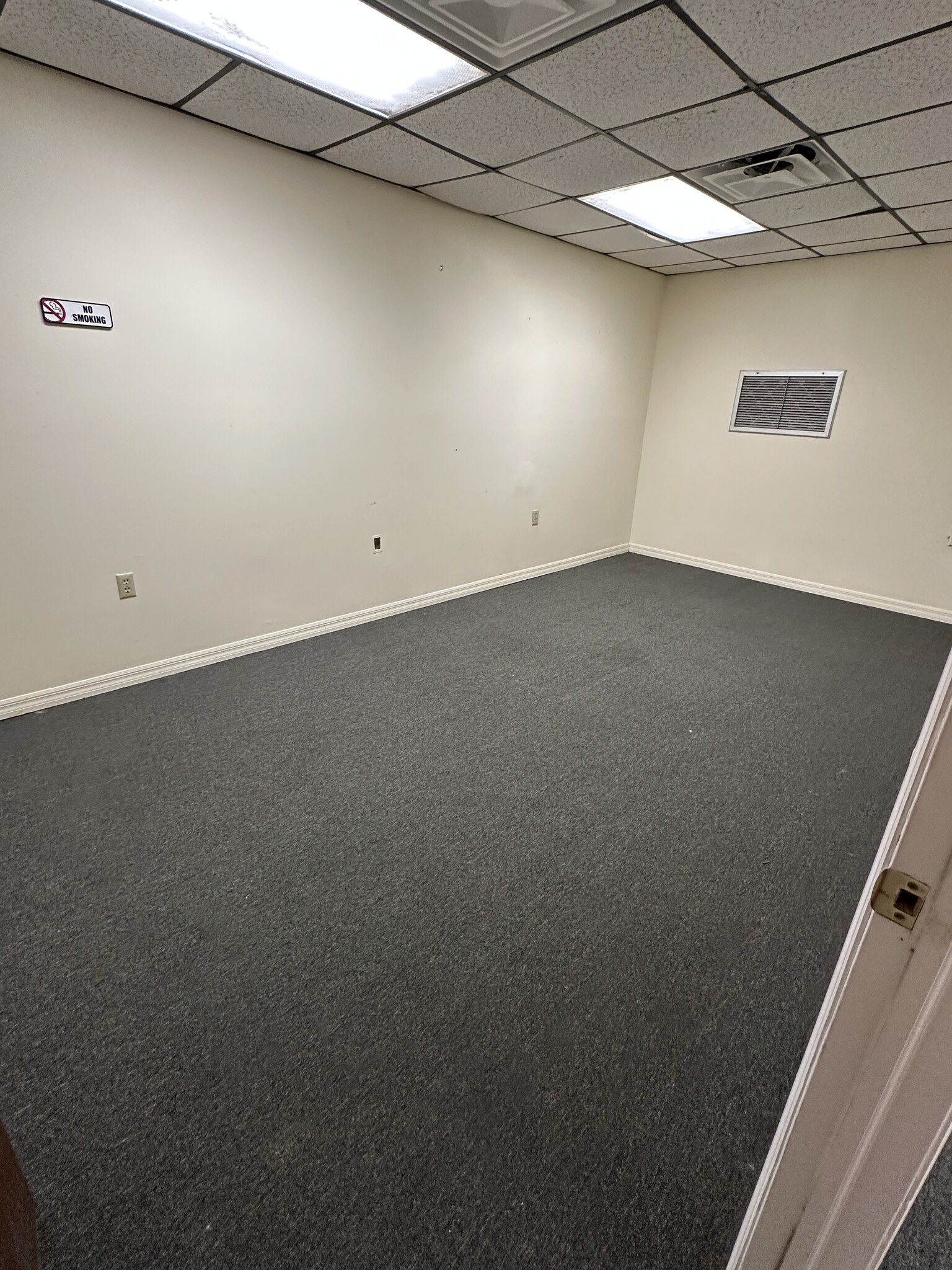 13542 N Florida Ave, Tampa, FL à louer Photo intérieure– Image 1 sur 1
