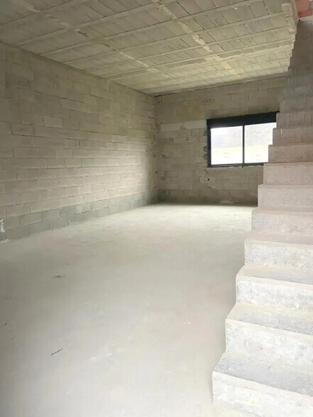 Local commercial dans Cormeilles-en-Parisis à louer - Photo intérieure – Image 2 sur 4