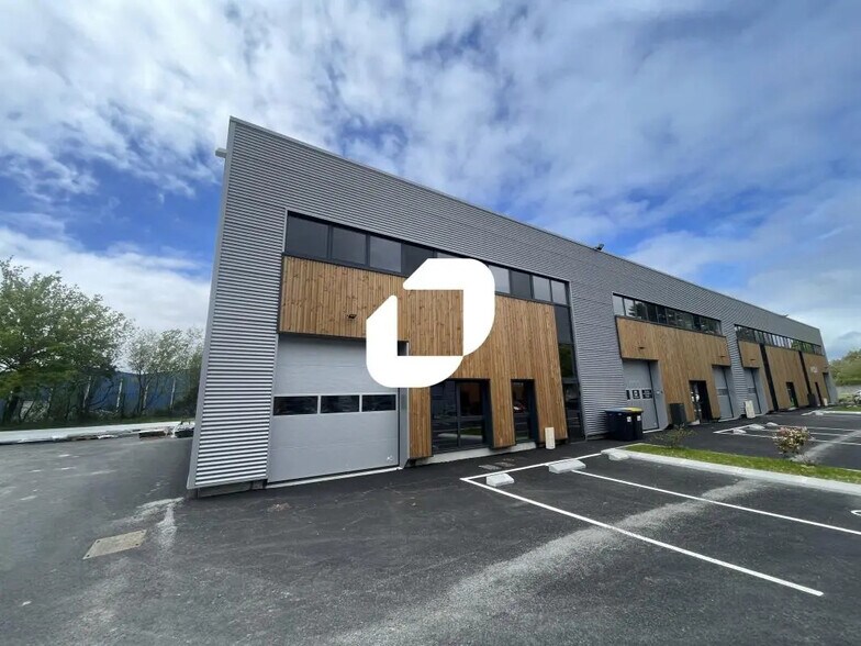Local d'activités dans Basse-Goulaine à vendre - Photo de l’immeuble – Image 1 sur 9