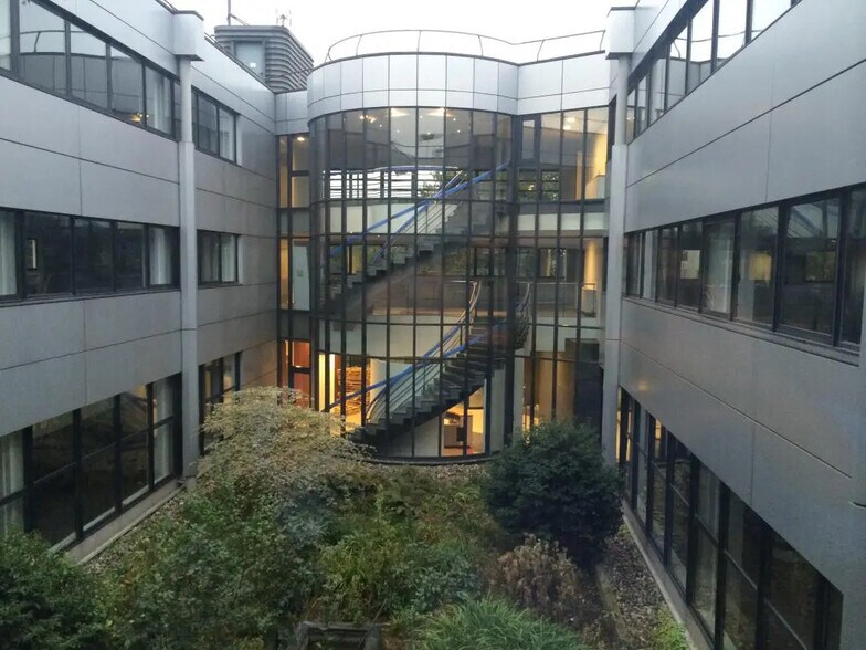 1-3 Allée Des Pierres Mayettes, Gennevilliers à louer - Photo de l’immeuble – Image 3 sur 10
