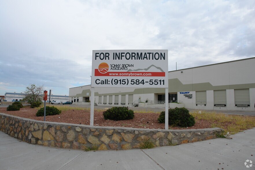 12295 Rojas Dr, El Paso, TX à louer - Photo de l’immeuble – Image 2 sur 18