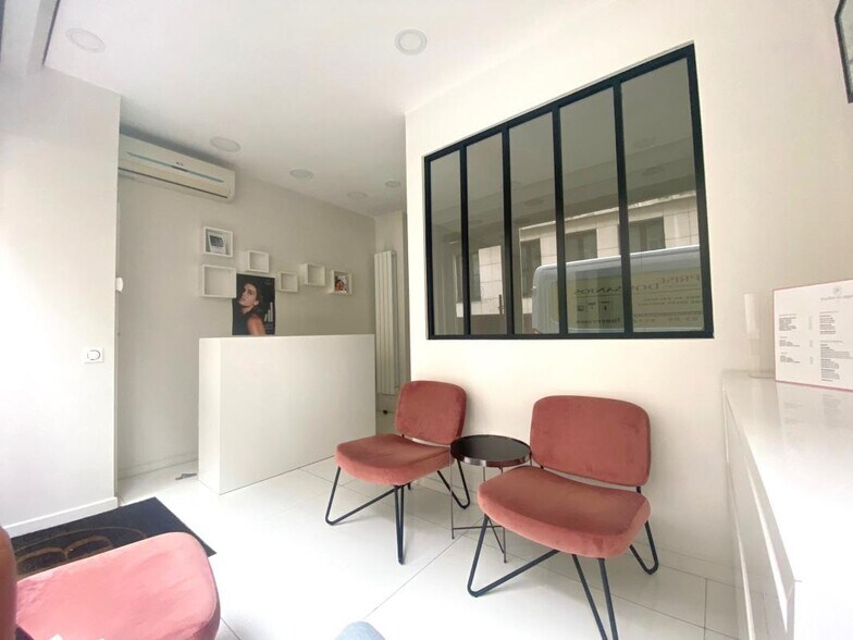 Local commercial dans Paris à vendre - Photo de l’immeuble – Image 1 sur 7